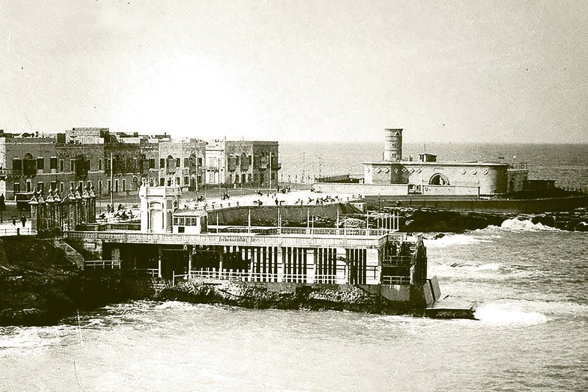 The Chalet on the reef at Għar id-Dud, with the Fortizza behind, mid-twentieth century